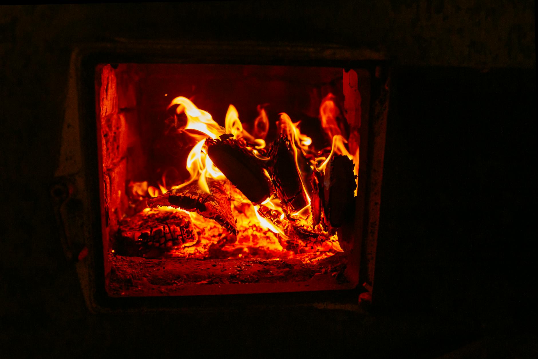 Preparazione di misure e foto per un vetro stufa annerito Preparazione di misure e foto per un vetro stufa annerito